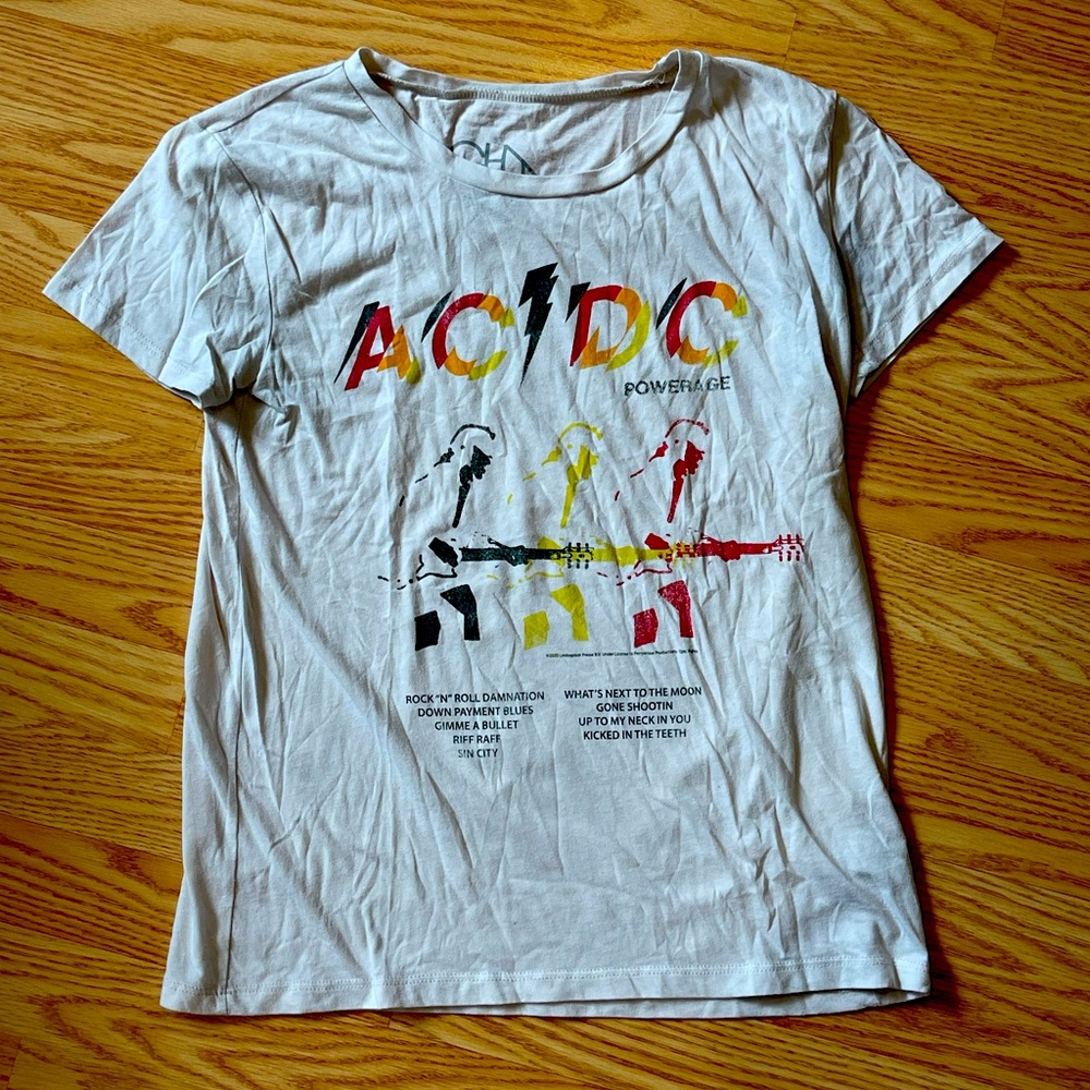 Small women’s AC/DC tee